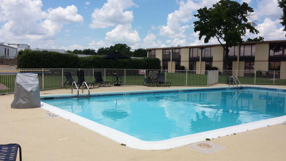 Rodeway Inn Duncanville Exterior photo